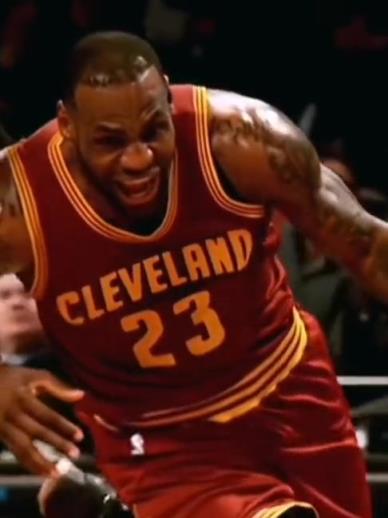 老詹這恐怖的大體格，完美詮釋什么叫“人型坦克”！