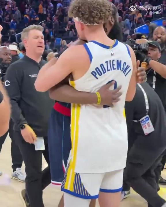 能打破附加賽不勝魔咒嗎？庫里賽后和哈登&小卡紛紛擁抱