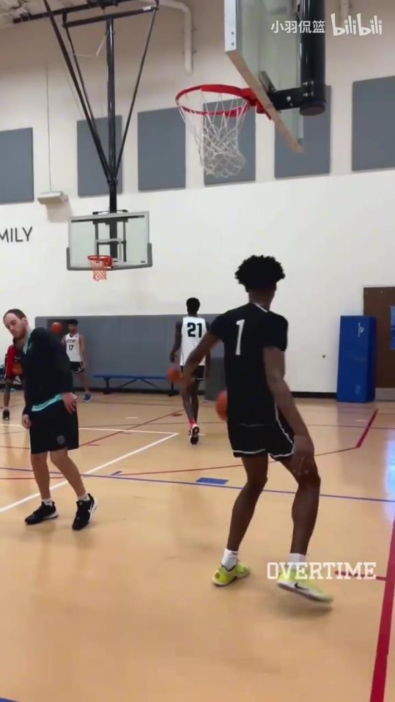 地表最強(qiáng)身體素質(zhì)？阿門扣籃簡(jiǎn)直就像直升機(jī)起飛一樣！