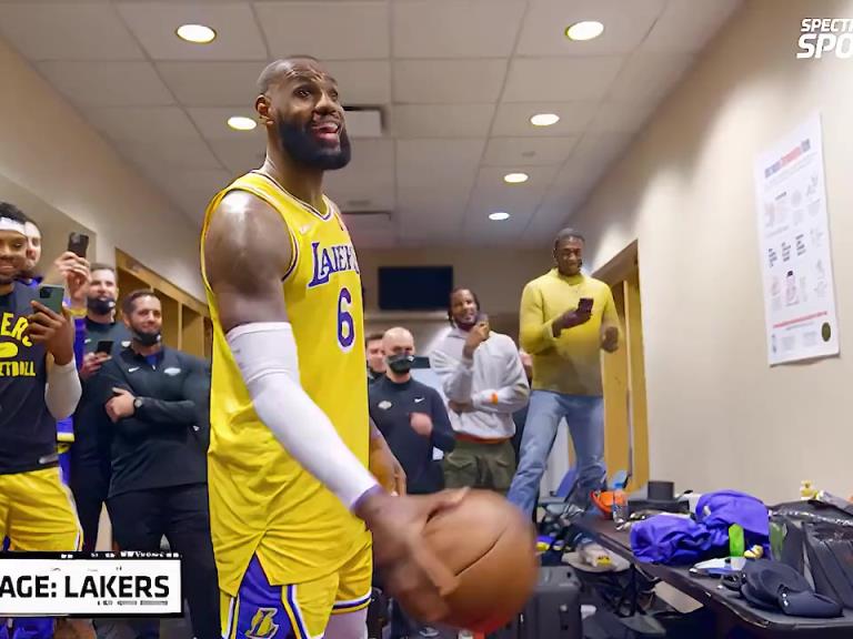 里弗斯絕殺之后湖人隊(duì)的更衣室氛圍，簡直不要太和諧??！