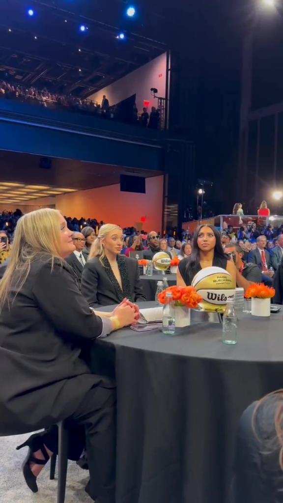 今天這穿搭，差點(diǎn)沒認(rèn)出來！佩奇-布克斯當(dāng)選WNBA狀元后十分淡定