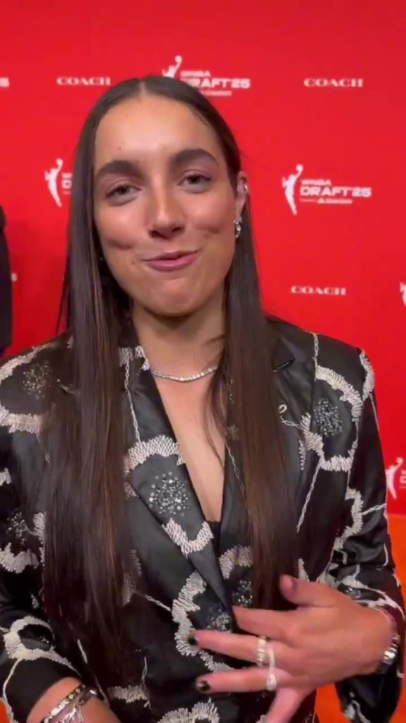 少爺真全能??！威少還幫WNBA新秀妹子們?cè)O(shè)計(jì)今晚的服裝