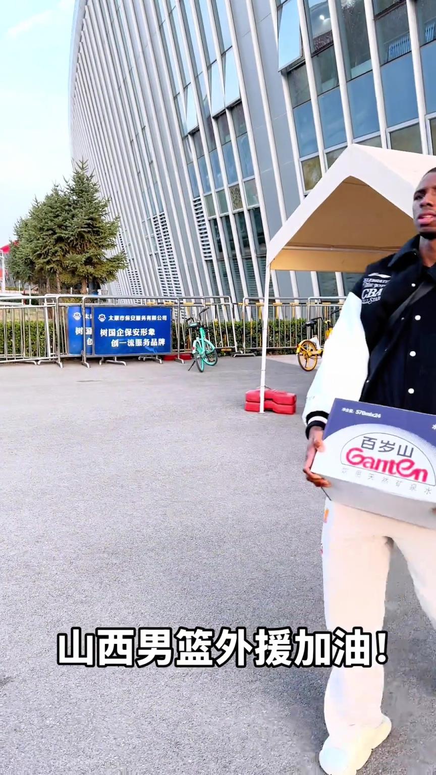 不是！你們山西外援合同還包括搬水的？