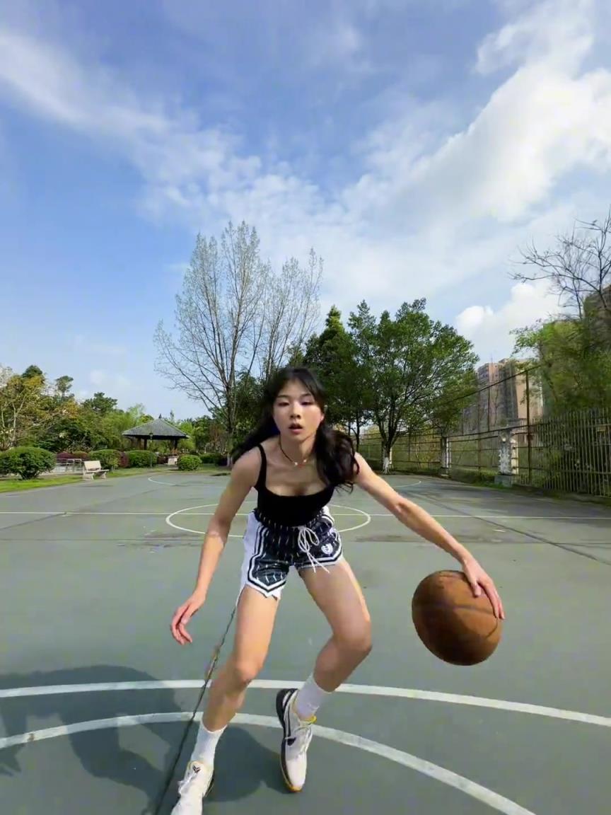 看著有點(diǎn)實(shí)力，敢背打我不？